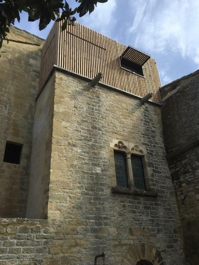 Tour Sarrazine De Montaren住宿加早餐旅馆 外观 照片